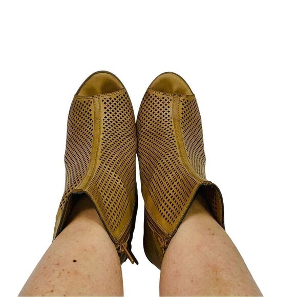 Soda Tan Anajay Peep-Toe Bootie - Size 7.5 - Picture 5 of 14